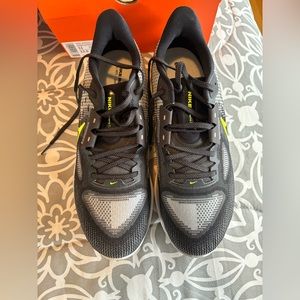 Brand New! Nike Vomero 17 men’s size 11. Black/Volt-LT Smoke Grey-White